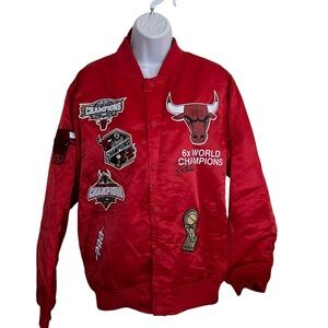 Chicago Bulls Medium 6x World Champions Red Satin men’s Jacket NWT Great Gift!